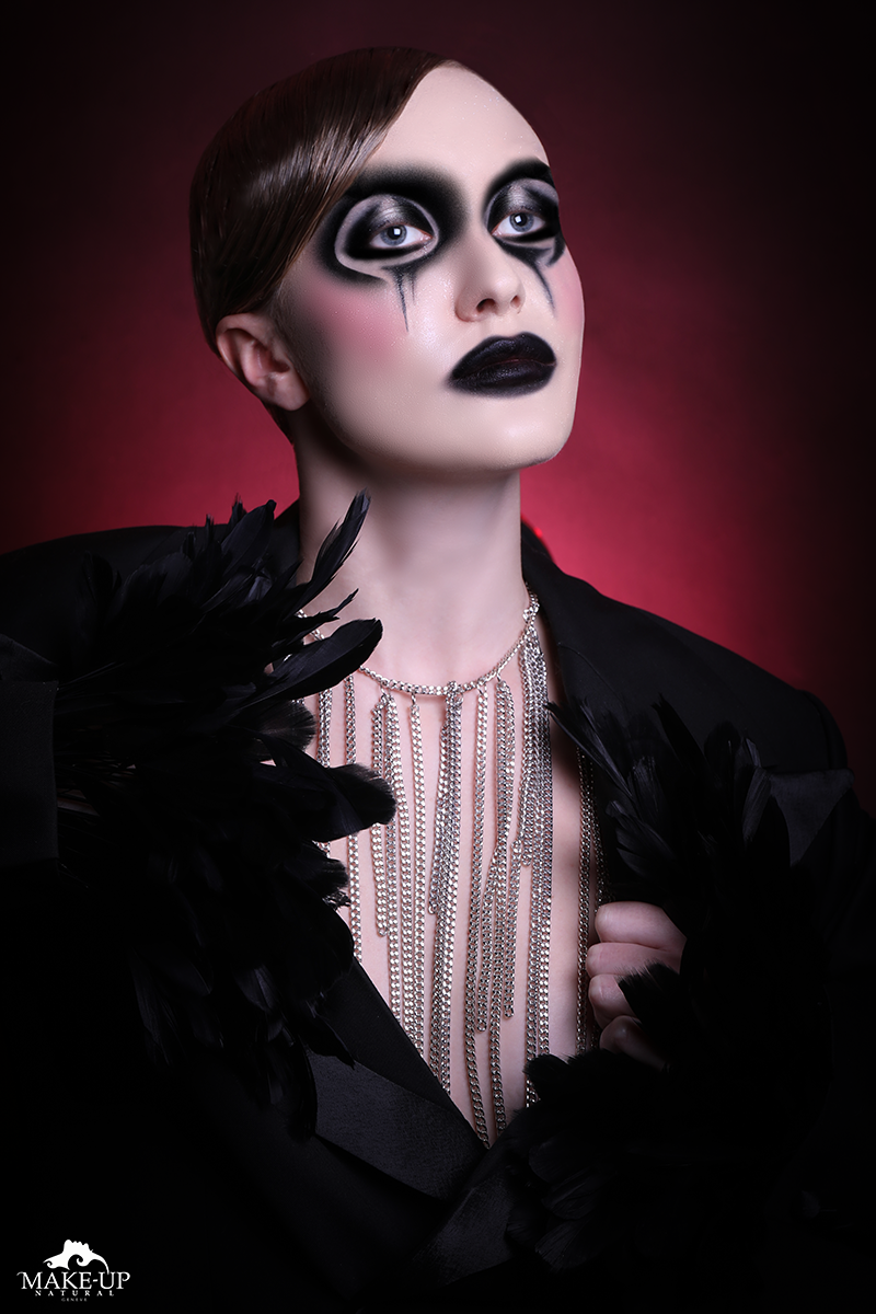 MODE IN BLACK - MAKE-UPNATURAL